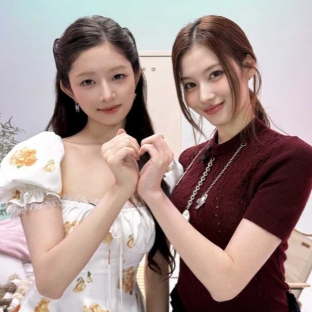 IVE レイ、TWICE サナと多彩なトーク！話題のデコ出しスタイルに言及…東京ドーム公演の回顧も（動画あり）