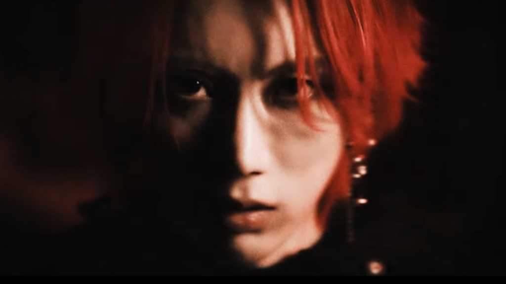 ABLE、赤髪に変身！新曲「Mess」MV公開…特有の歌声とメロディーに注目