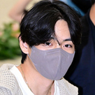 【PHOTO】BTS（防弾少年団）のV、海外スケジュールを終えてアメリカから帰国…カジュアルなファッション（動画あり）