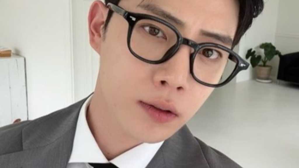 韓国コスメブランド「DASHU」のモデルとしても活躍…キム・ジョンソク、29歳の若さで急逝
