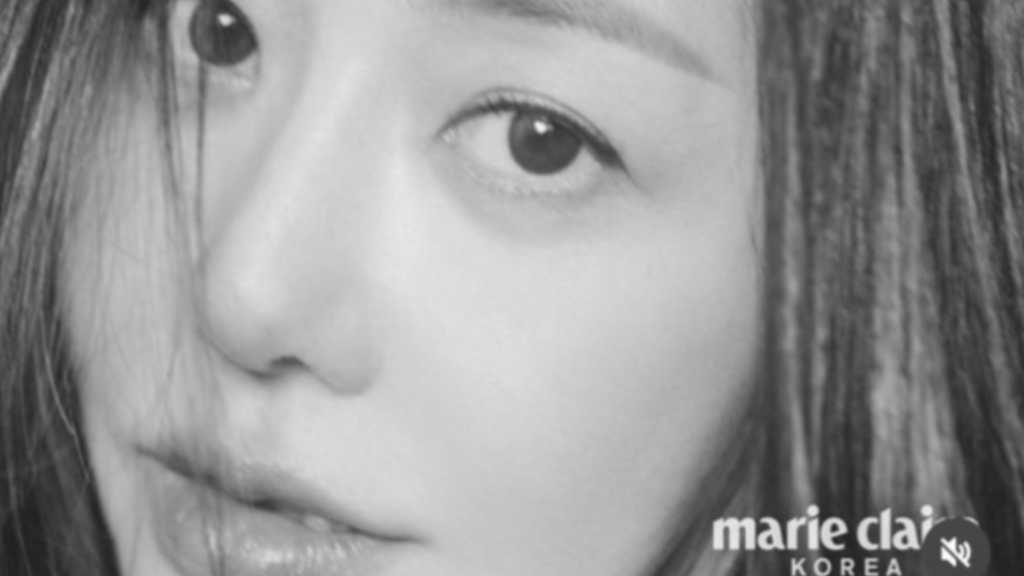 コ・ヒョンジョン、170cmを超える身長で抜群のスタイル！SNSで美しいグラビア写真を公開