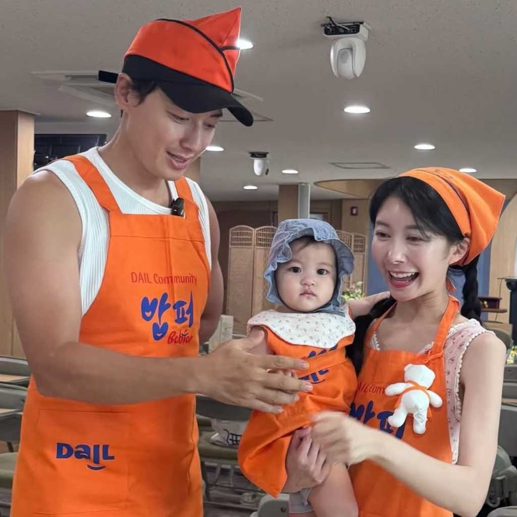 イ・ジフン＆アヤネさん夫婦、娘と共にボランティア活動に参加…エプロン姿が可愛すぎと話題