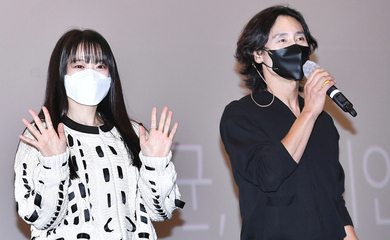 【PHOTO】チョン・ウヒ＆シン・ハギュン、映画「死を告げる女」舞台挨拶に出席