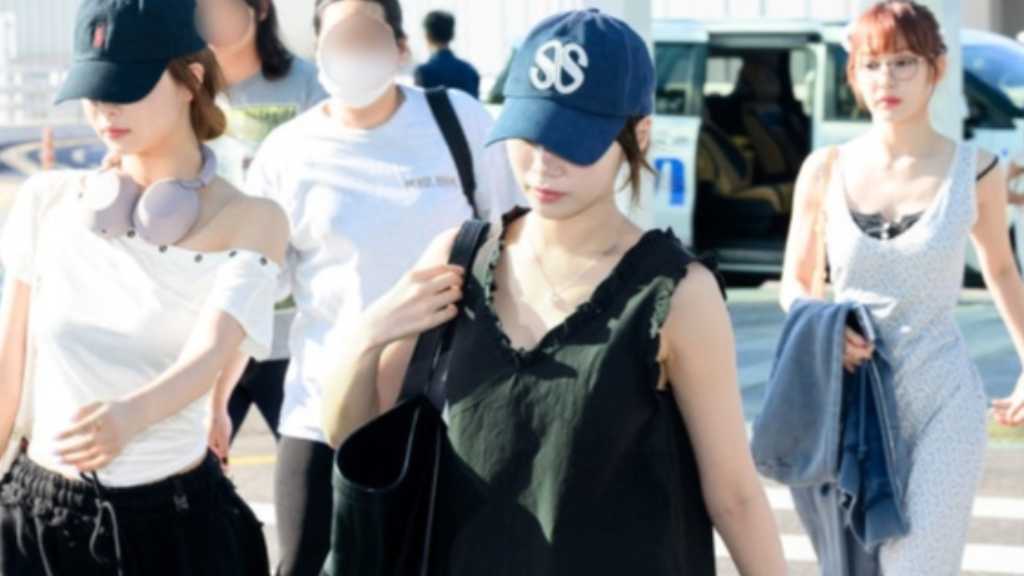 【PHOTO】LE SSERAFIM、コンサートのためタイへ出国…清楚なビジュアル
