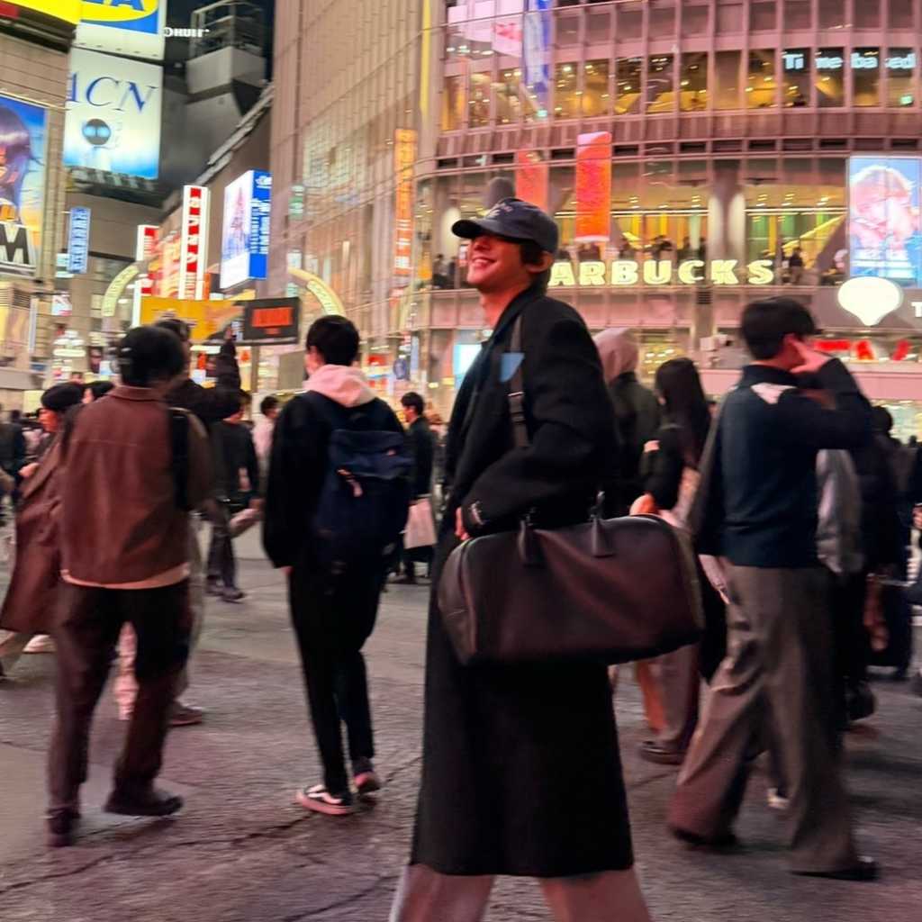 アン・ヒョソプ、日本の街を散策!お酒や日本食を楽しむ姿も…ファンから驚きの声