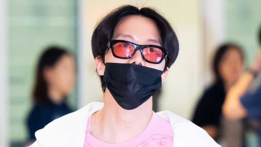 【PHOTO】BTSのJ-HOPE、ファッションウィークを終えてフランスから帰国