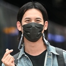 【PHOTO】パク・ギウン「BAMA 釜山ホテルアートフェア」に出席するため釜山へ…笑顔で指ハート
