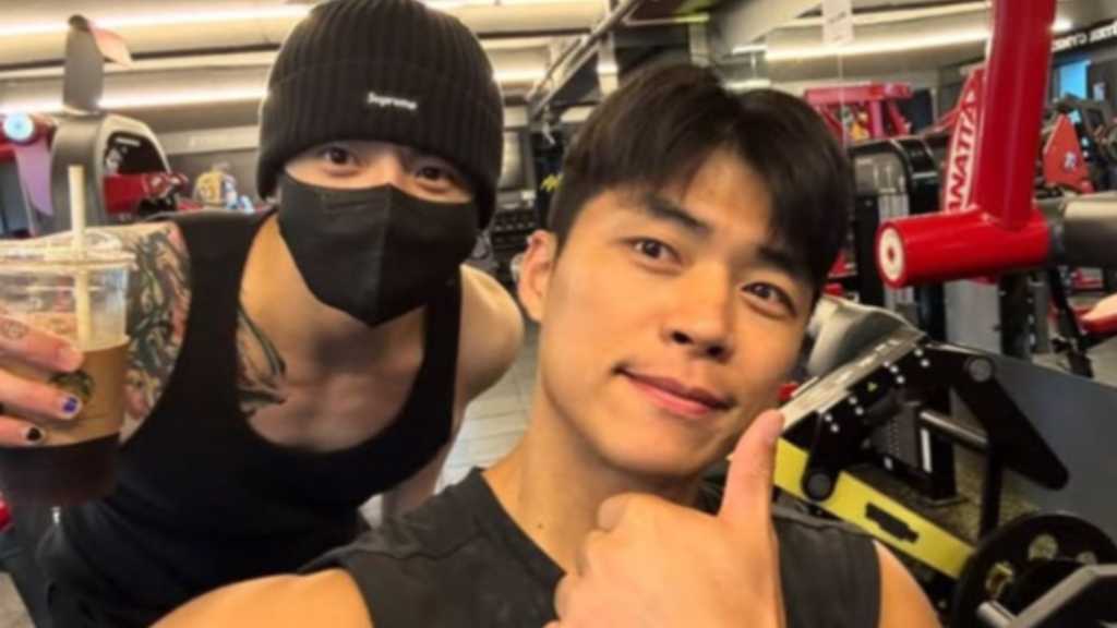 BTS ジョングク、筋トレに夢中！？新しいタトゥーも公開…ジムでの写真が話題に