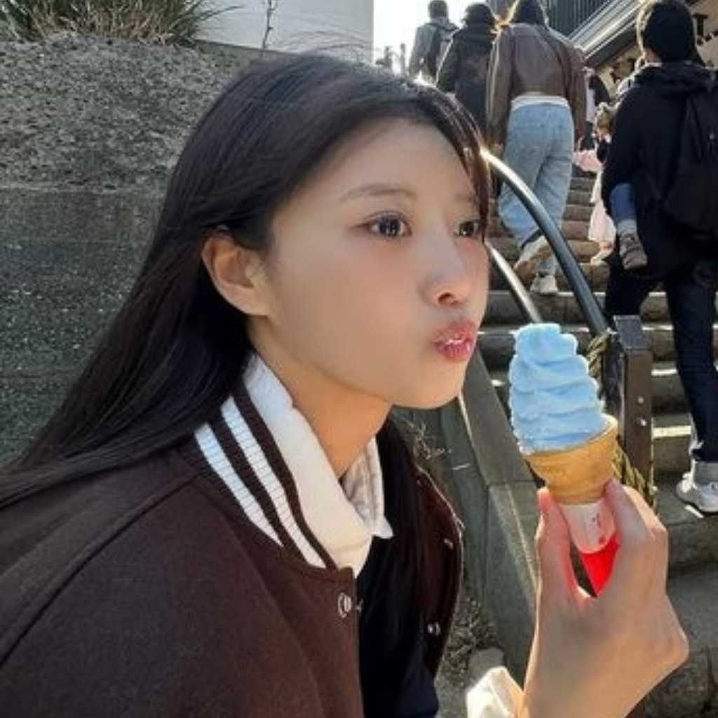 LOVELYZ ミジュ、変装なしで日本の街中に！江の島でアイスを頰張る姿も