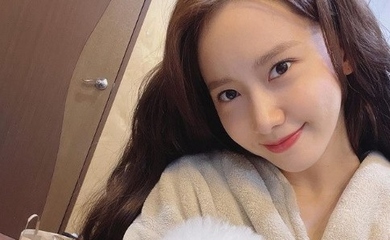 少女時代 ユナ バスローブ姿でにっこり 愛犬を抱っこした近況ショットを公開 Kstyle