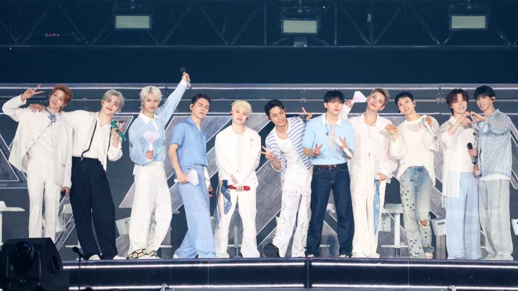 SEVENTEEN、2年ぶりの日本ファンミーティングが大盛況！初披露曲やゲームコーナーに18万人が熱狂