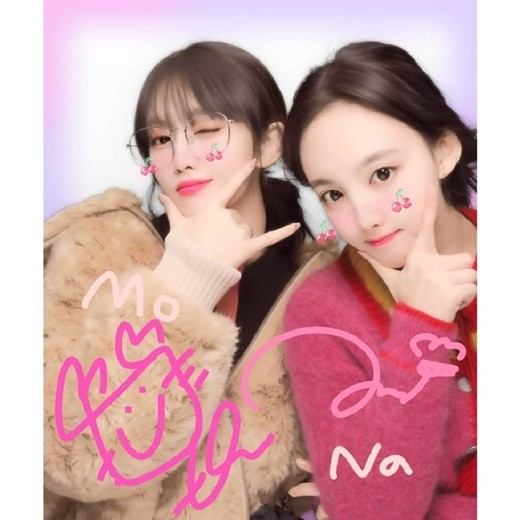 Twice モモ ナヨン 日本で撮ったプリクラが話題 目の大きさが2倍に Kstyle