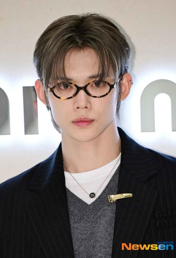 PHOTO】TOMORROW X TOGETHER ヨンジュン＆i-dle ミンニ「MIU MIU」の