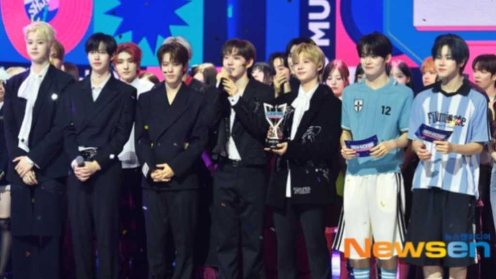 【PHOTO】CLOSE YOUR EYES、7/16放送の「SHOW CHAMPION」で1位を獲得！