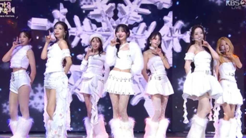LOVELYZ、完全体でステージ披露!「2025 KBS歌謡祭」世代・ジャンルを超えた豪華コラボが話題