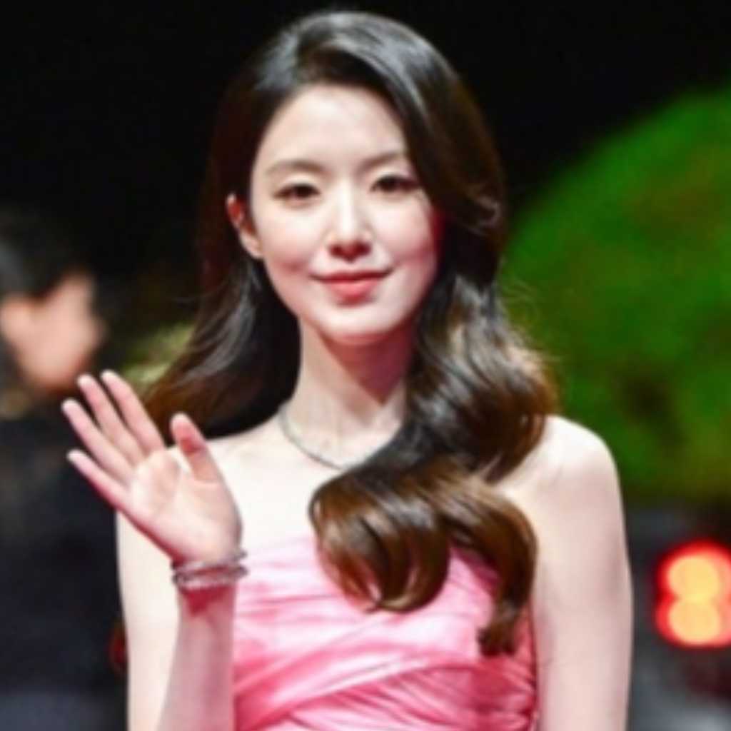 【PHOTO】i-dle シュファからパク・ジヒョンまで「釜山国際映画祭」開幕式のレッドカーペットに登場
