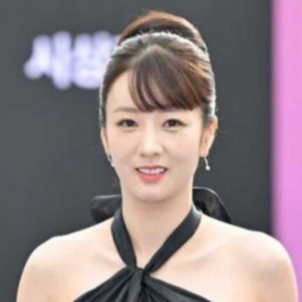 Apink ユン・ボミ、結婚式の招待状を公開…人気タレントの娘にアイドル早期教育も(動画あり)