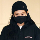 【PHOTO】BLACKPINK、香港での公演を終えて韓国に到着（動画あり）