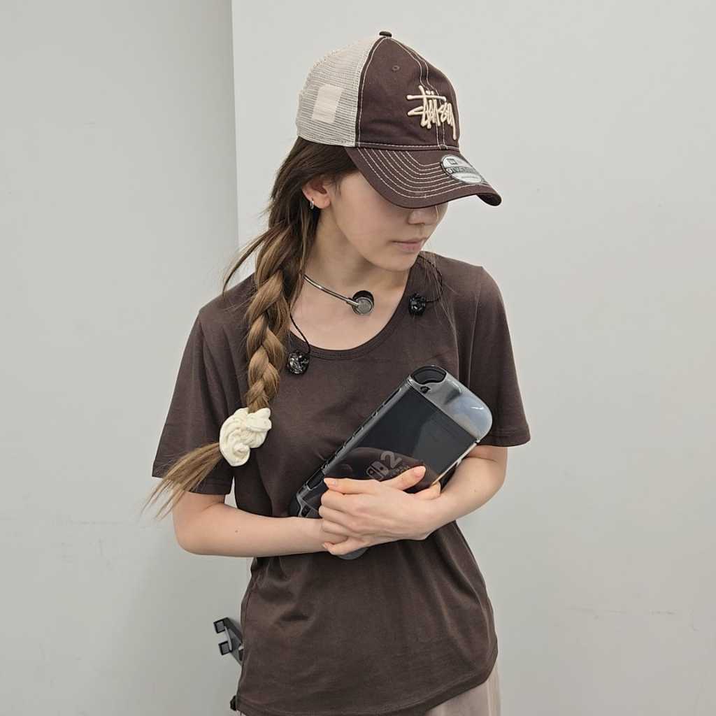 LE SSERAFIM 宮脇咲良、マネージャーのSwitch2を持って逃走！？お茶目な近況ショットに注目