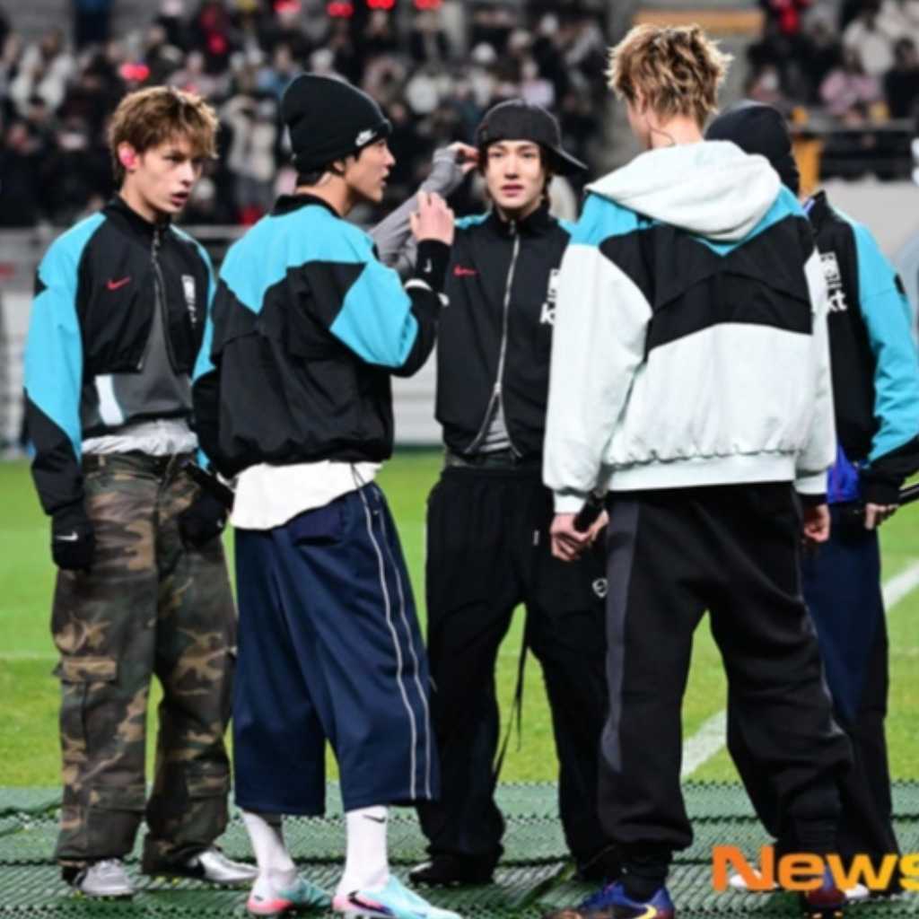 【PHOTO】CORTIS、サッカーのハーフタイムショーに出演…情熱的なパフォーマンス