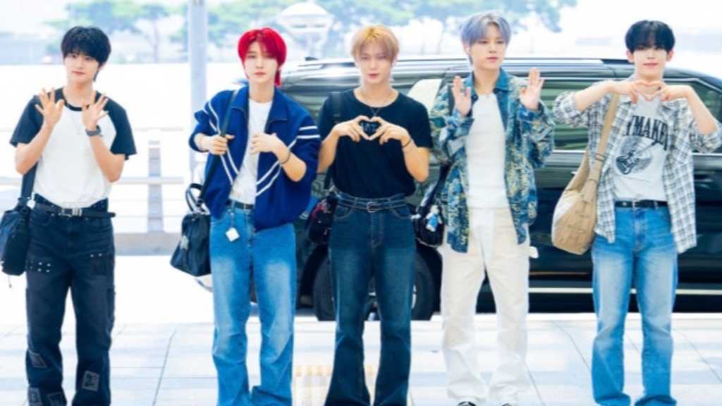 【PHOTO】NOWZ「KCON LA 2025」のためアメリカへ出国…爽やかな笑顔で挨拶