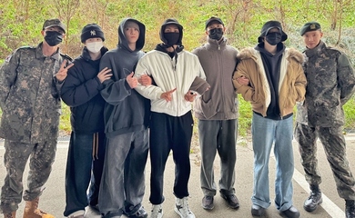 BTS、全員でRM＆Vの入隊をお見送り！久しぶりの完全体 | 死ぬ
