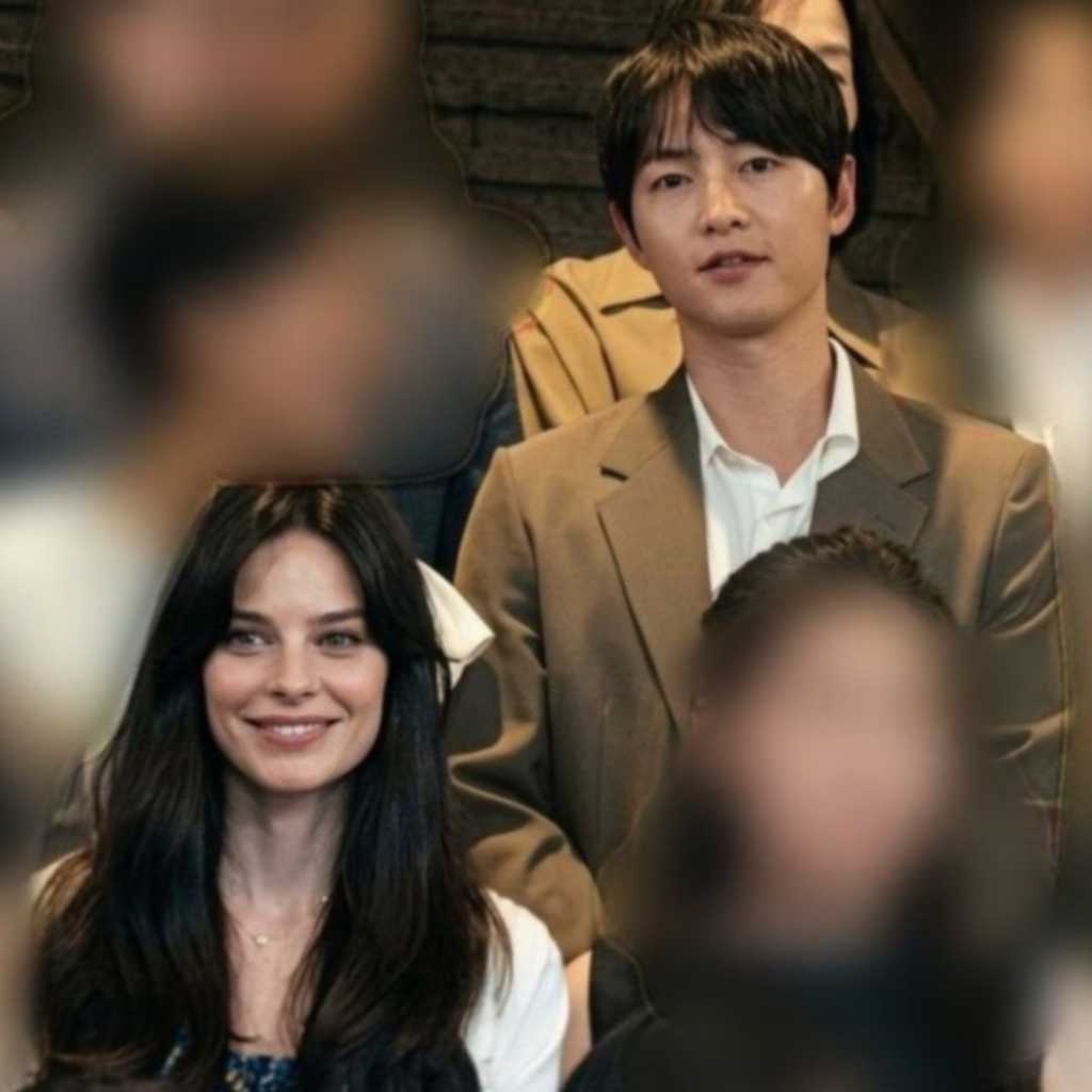 ソン・ジュンギ、妻と初めて公の場に登場！仲睦まじい姿が話題に