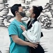 クララ、夫とマスク姿でキス！美術館デートを満喫…ラブラブな近況ショットを公開