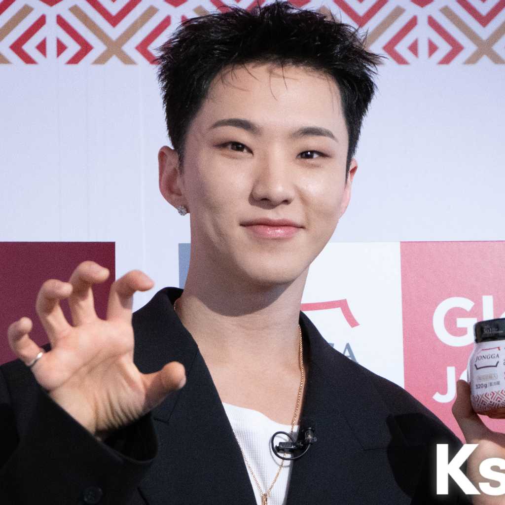 【PHOTO】SEVENTEEN ホシ、原宿に降臨！宗家キムチのイベント「Kimchi Blast Tokyo 2025」に登場