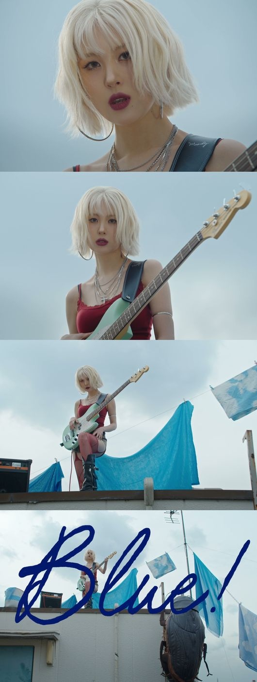 李宣美新歌主打曲《BLUE !》MV公开 注意在屋顶上弹贝斯