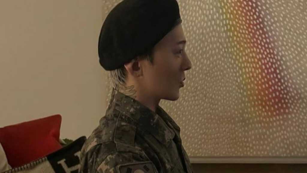 G-DRAGON、洗練された軍服姿を公開！近況ショットに視線釘付け