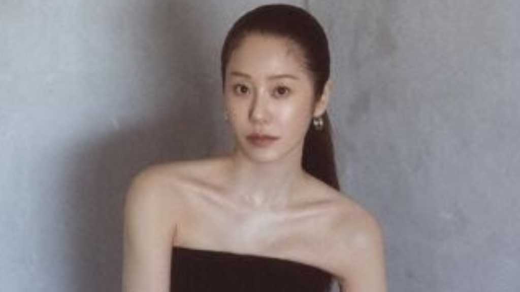 コ・ヒョンジョン、現代的王妃の品格を披露…デルヴォーとのグラビアを公開