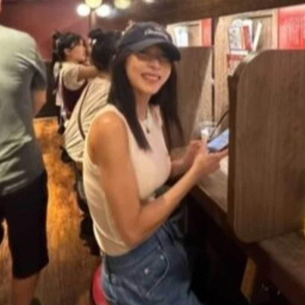ハ・ジウォン、有名ラーメン屋で特大スマイル！ドンキでの記念ショットも…大阪旅行を満喫