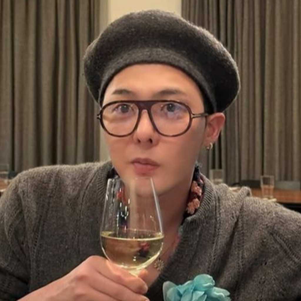 G-DRAGON、豪華専用機で移動も！ワールドツアー中の近況ショットを公開
