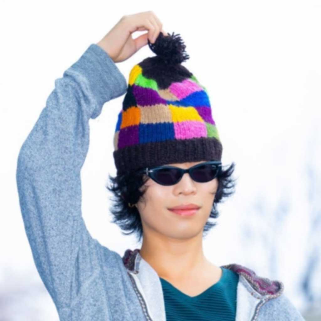 【PHOTO】AKMU、ラジオ出演のため放送局へ…個性的なポーズで挨拶