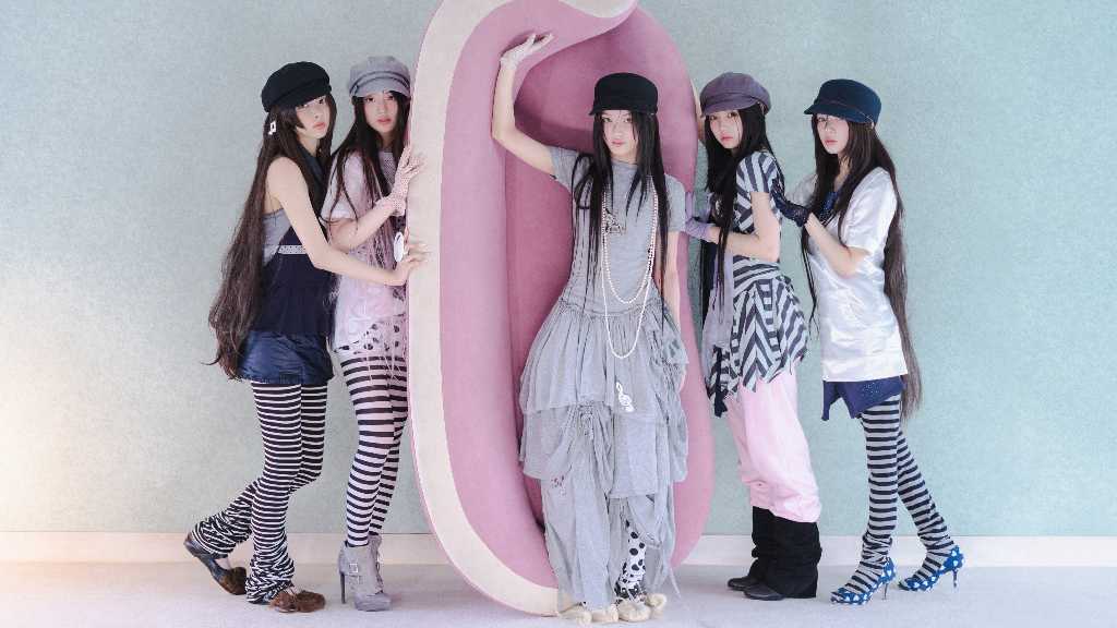 ILLIT、3rdミニアルバム「bomb」PINK BOMBバージョンのコンセプトフォト＆フィルムを公開