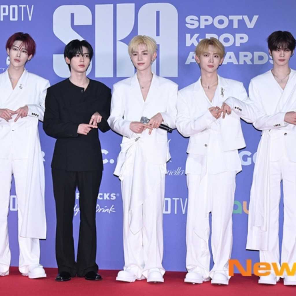 【PHOTO】AND2BLE、CLOSE YOUR EYESら「2026 SPOTV K-POP AWARDS」フォトタイムに登場