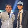 BTS ジン、撮影でびしょ濡れ！？同い年のクァクチューブとの2ショットが話題に
