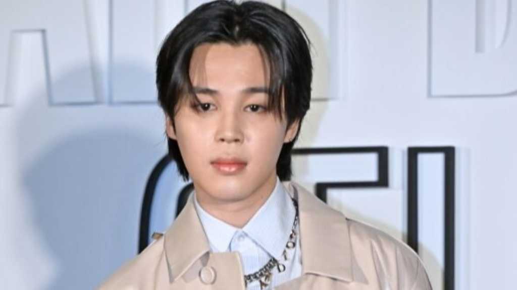 BTS ジミン、公演中に難病を抱える少女の頬にキス…ファンからは感動の声(動画あり)
