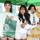 【PHOTO】ORANGE CARAMEL、学生におやつを配るイベント開催“頑張って!”