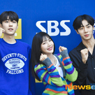 【PHOTO】Red Velvet ジョイ&チュ・ヨンウ&ペク・ソンチョル、ラジオ出演のため放送局へ