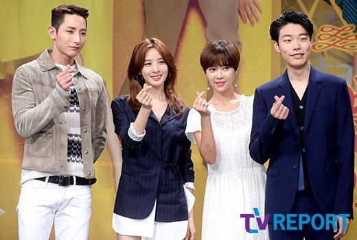 Photo ファン ジョンウム リュ ジュンヨル イ スヒョク イ チョンア ドラマ 運勢ロマンス 制作発表会に出席 Kstyle