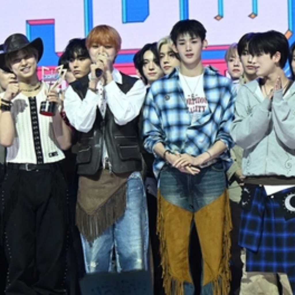 【PHOTO】&TEAM、4/29放送の「SHOW CHAMPION」で1位を獲得！