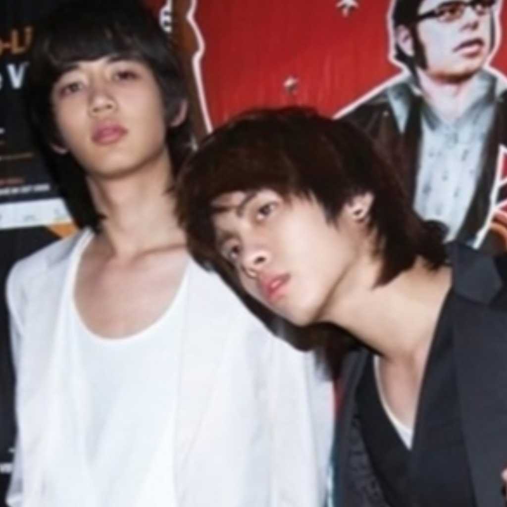 SHINee ジョンヒョンさん、本日誕生日を迎え…メンバーが思い出写真を公開