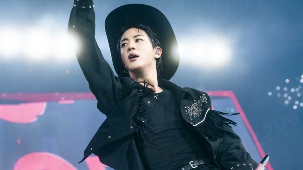 BTS ジン、京セラドーム大阪＆幕張メッセ公演で計13万人動員！流暢な日本語も「ARMYがすべてです」