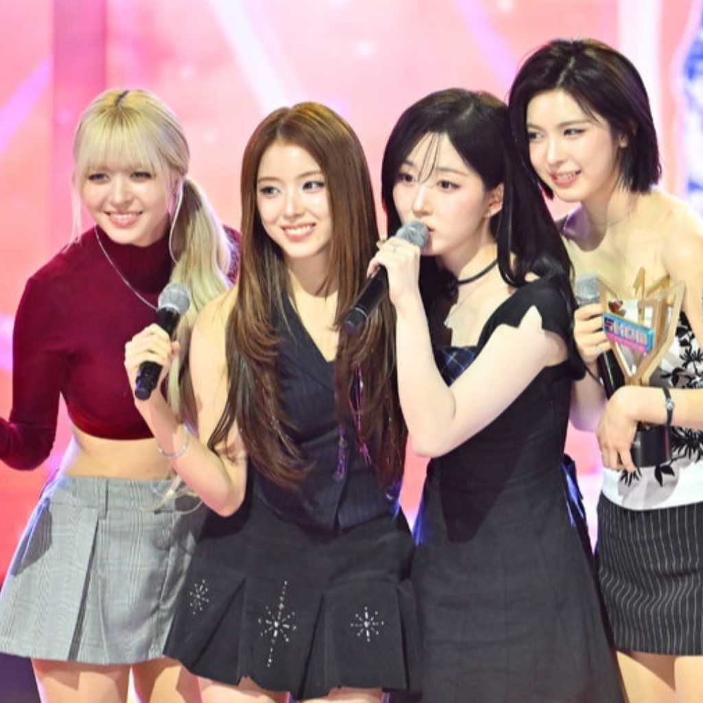 【PHOTO】NMIXX、10/22放送の「SHOW CHAMPION」で1位を獲得！