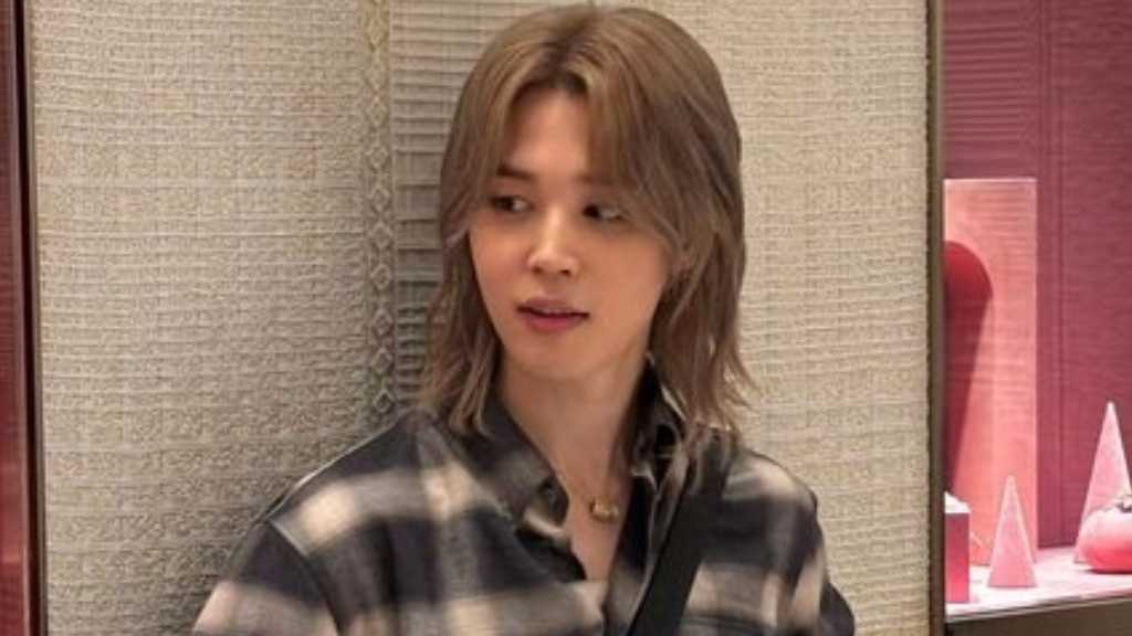 BTS ジミン、まるで王子様?パリでの記念ショットにファンから絶賛の声