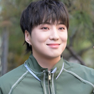 【PHOTO】WINNER カン・スンユン「不朽の名曲」収録に参加…笑顔で登場