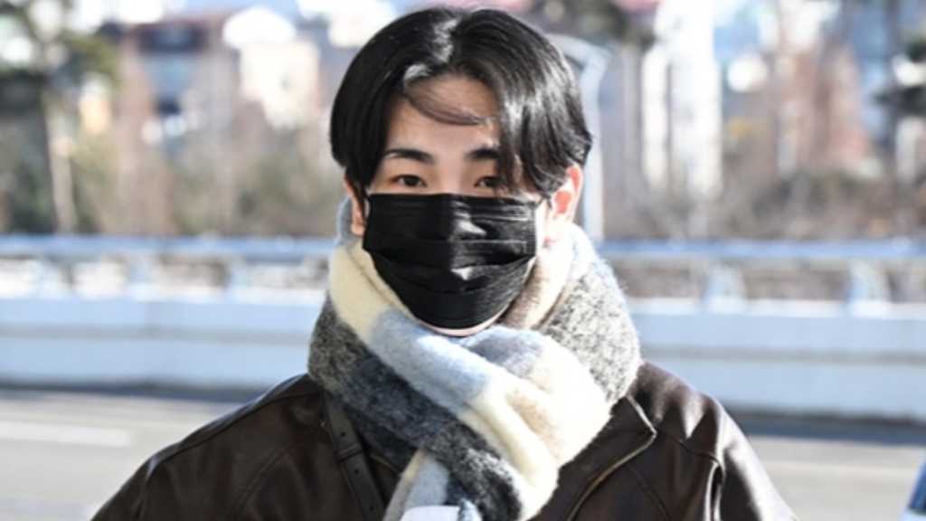PHOTO】SHINee キー、スケジュールのため日本へ出国…マフラーを巻いて