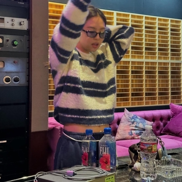 BLACKPINK ジェニー、カムバック準備中の近況ショットを公開 - Kstyle